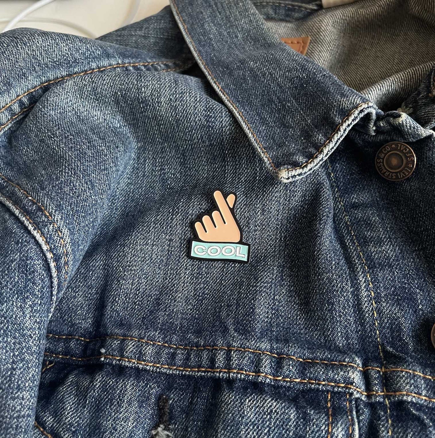 PIN Manita Corazón Coreano